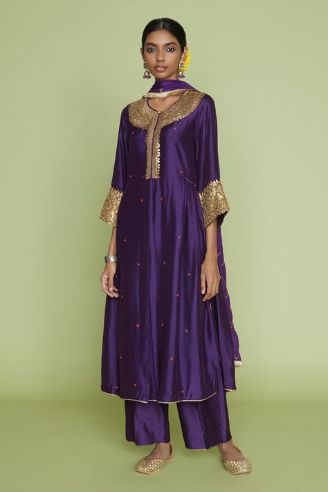 Buy Purple Silk Embroidered Pitta Keyhole Kurta And Palazzo Set For Women by Niti Bothra Online at Aza Fashions. Niti Bothra, Suit Designs Indian Style, Sureena Chowdhri, Long Kurti Patterns, Women Shirt Designs, V Neck Kurta, Kurta And Palazzo, Kurta Palazzo Set, Velvet Embroidery