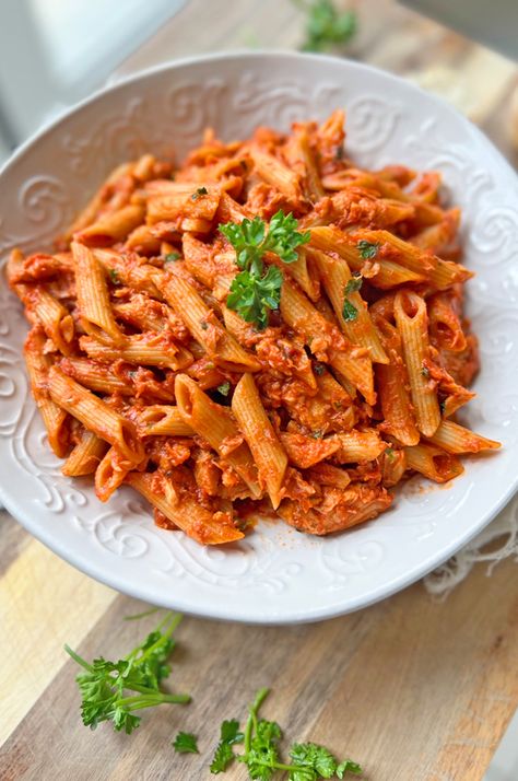 Tuna Pasta Red Sauce, Tuna Pasta Tomato Sauce, Pasta With Tuna And Tomatoes, Dinner Tuna Recipes, Tuna Peas Pasta, Tuna Linguine Recipe, Healthy Tuna Pasta Recipes, Tuna Pasta Sauce, Pasta With Fish Recipes