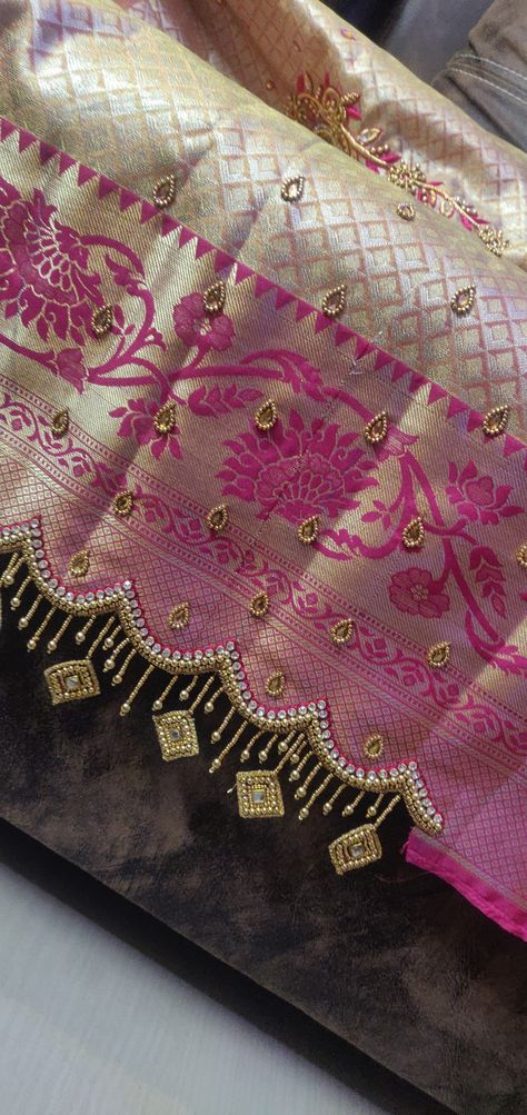 Saree Anchu Designs, Pallu Maggam Work Designs, Fancy Maggam Work Blouse Designs, Aari Work Saree Kuchu, Blouse Jumkha Design, Saree Maggam Border, Aari Work On Saree Pallu, Aari Work Saree Kuchu Designs, Blouse Kuchu Designs