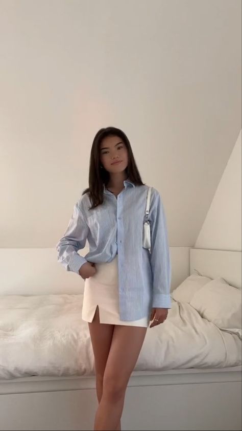 Korean Girl Summer Outfit, Summer Outfits 2024 Street Style, Short White Skirt Outfit, Korean Fashion Summer Street Styles, Hot Day Outfit, Fall Work Outfit, Basic Girl Outfit, Scandi Fashion, Effortlessly Chic Outfits