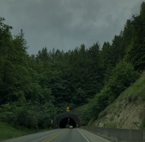 Oregon Rain Aesthetic, Oregon Coast Aesthetic Outfit, Pnw Gothic, Portland Oregon Aesthetic, Portland Aesthetic, Oregon Outfits, 2022 Summer Nails, Subsurface Scattering, Oregon Aesthetic