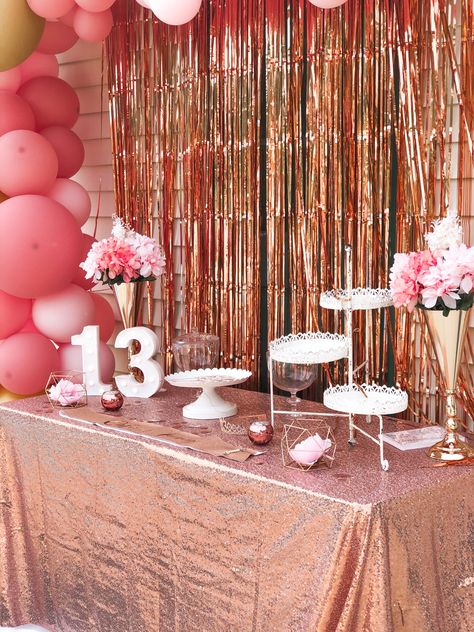 21st Birthday Cake Table Ideas, Birthday Party Main Table Decor, Rose Gold Dessert Table Ideas, Rose Gold Bday Party Ideas, Rose Gold 13th Birthday Party Ideas, Rose Gold Birthday Party Decorations Ideas, Birthday Cake Table Ideas, Pink 13th Birthday Party Ideas, Gold Cake Table