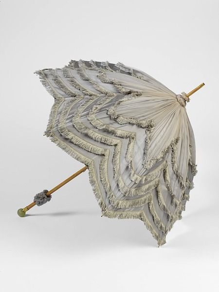 Parasol Umbrella Decorations, Japanese Umbrella, Vintage Umbrella, Under My Umbrella, Umbrellas Parasols, Victoria And Albert Museum, Historical Clothing, Belle Epoque, Historical Fashion