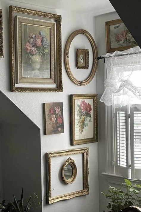 Dining Room Gallery Wall, Circle House, Picture Gallery Wall, Cottagecore Home, Dark Home Decor, Girly Room, Room Deco, Bathroom Inspiration Decor, Gallery Walls