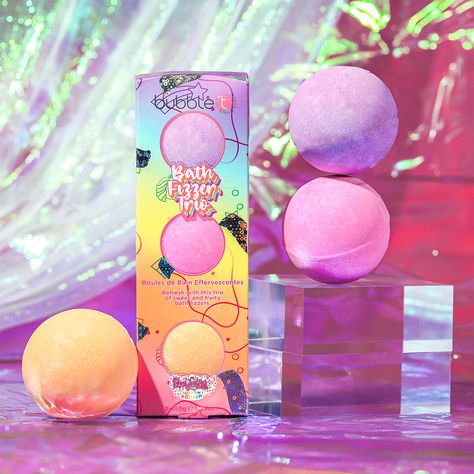 Give the gift of playful relaxation with this Bubble T Cosmetics Rainbow Bath Fizzer Trio. Infused with fruity fragrance, this set is stashed with three rainbow bath fizzers that are both vegan and paraben free. Drawing on notes of strawberry, lime and blackberries, they’re designed to transform bathtime into a sweet escape.  Set Contents:  Bath Fizzer 3 x 150g Bath Fizzers, Pca Skin, Sls Free Products, Sweet Escape, Beauty Sale, Luxury Skincare, Beauty Shop, Blackberry, Paraben Free Products