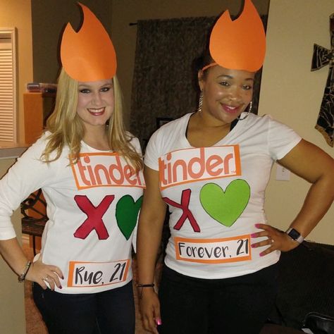 Tinder Dates Halloween Costumes! Made in 10 minutes!! Definitely a head turner at any Costume function!! Date Halloween Costumes, Double Date Halloween Costumes, Box Halloween Costumes, Tinder Costume, White Trash Costume, Sushi Halloween Costume, Sushi Halloween, Boxing Halloween Costume, Halloween Date