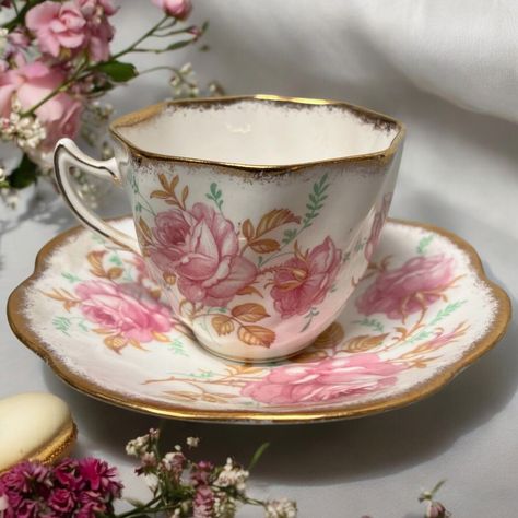 Vintage Rosina Pink Flower Tea Cup Saucer England Bone China Gilt Trim Flower Tea Set, Lucky Vicky, Sea Beast, Pink Tea Set, Flower Tea Cup, Porcelain Tea Cups, Vintage Tea Cups, Glass Tea Set, Flower Cafe