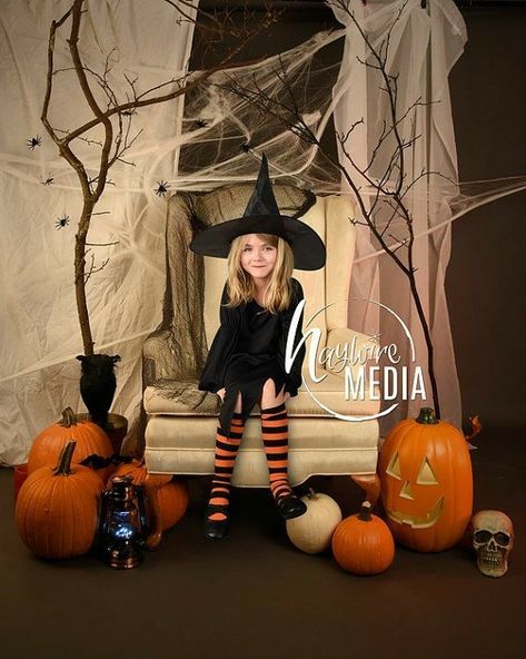 Halloween Mini Session, Modern Halloween Decor, Halloween Photo Booth, Baba Jaga, Halloween Photography, Halloween Backdrop, Modern Halloween, Holiday Halloween, Decoration Photo