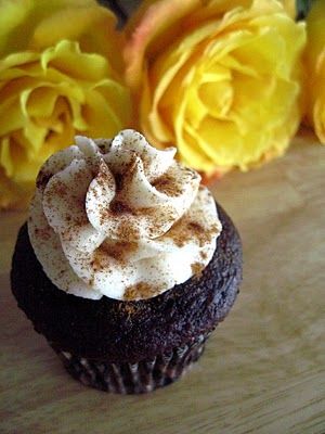 mexican hot chocolate cupcakes....in honor of cinco de mayo!  :)    OMG - these are amazing!!  The only downfall is the homemade icing...worth making but it has to stay cold or it gets really soft.  Definitely making these again!! :) Mexican Hot Chocolate Cupcakes, Hot Chocolate Cupcakes, Cake Mix Cupcakes, Mexican Chocolate, Mexican Hot Chocolate, Chocolate Caliente, Chocolate Cinnamon, Yummy Cupcakes, Chocolate Cupcakes