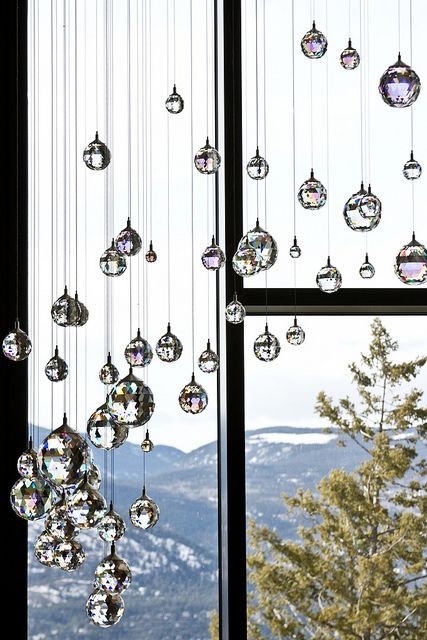 It makes me think of Christmas. But in a "let's have it at home all year round" kind of way Hantverk Diy, Hanging Crystal, Hanging Crystals, Decor Hanging, Beaded Curtains, Crystal Suncatchers, Prisms, Boho Home, Window Decor