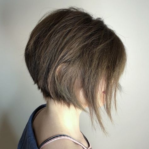 Choppy Bob Cut with Long Front Pieces Long Front Bob, Asymmetrical Bob Short, Style Bob, Short Pixie Bob, Front Pieces, Short Bobs, Long Length Hair, Latest Haircuts, Hair Adviser