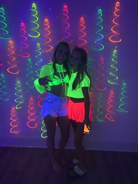 #friends #glowparty #themedparty #glowing #neonlights #neon #homecoming #party #bff Neon Homecoming, Birthday Inspo, Homecoming Party, Video Edits, 14th Birthday, Glow Party, Neon Party, Grad Parties, Sweet 16