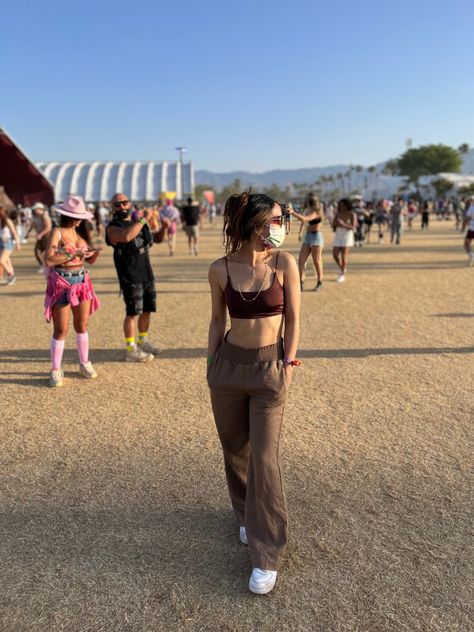 #desert #fashion #aesthetic #coachella #brown #mask #summer #desertvibes #brownoutfit #editorial #magazine Brown Coachella Outfit, Desert Festival Aesthetic, Brown Festival Outfit, Desert Festival Outfits, Cfg Outfit, Camp Flog Gnaw Outfits, Coachella 23, Coachella Aesthetic, Desert Outfit