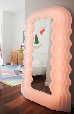 A Young NYC Collector Pays Homage to the Design of Her Generation��—at Home and Online Photos | Architectural Digest Ettore Sottsass Mirror, Ultrafragola Mirror, Pink Mirror, Bedroom Collection, Mirror Art, Mirror Designs, New Room, Room Inspo, Home Interior