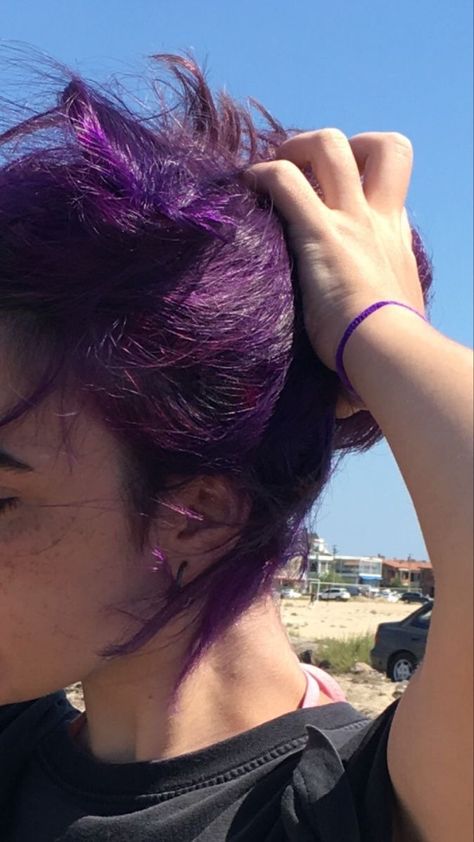 Purple Hair Aesthetic Grunge, Purple Hair Aesthetic, Short Purple Hair, Dark Purple Hair, Plum Hair, Korean Hair Color, Hair Color Streaks, Pretty Hair Color, Dye My Hair