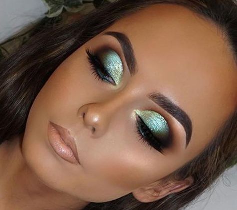 Cool Toned Makeup Looks, Cool Toned Makeup, Green Eyeshadow Looks, Mint Eyeshadow, Mint Makeup, Formal Makeup, Eye Makeup Pictures, Green Makeup, Eye Makeup Designs