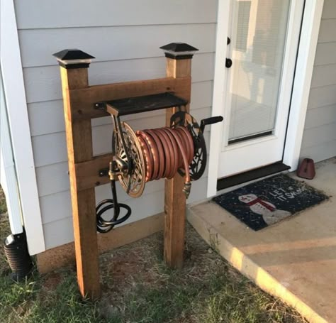 Spring Backyard, Garden Hose Storage, Garden Hose Holder, Front Porch Ideas Curb Appeal, Small Front Porches, Hose Reel, Front Porch Ideas, Diy Garden Projects, Tip Of The Day