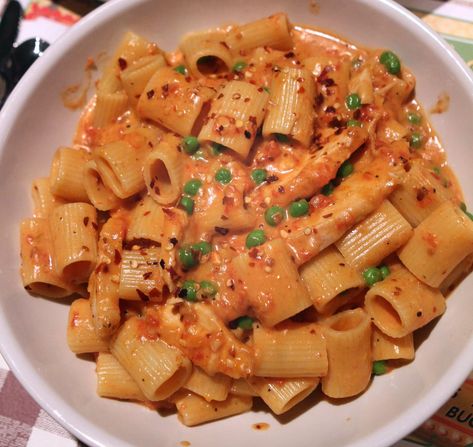 Throwback Thursday: Spicy Rigatoni from Buca di Beppo Spicy Chicken Rigatoni, Spicy Rigatoni, Chicken Rigatoni, Cook Ideas, Rigatoni Recipes, College Food, Barilla Pasta, Fair Food, Pasta Pasta