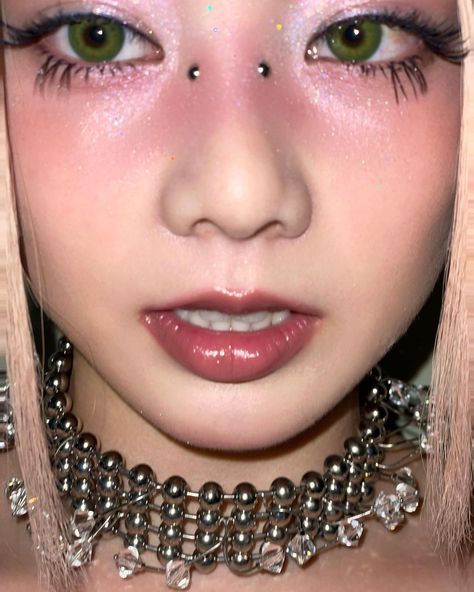 Girl Hiphop, Xg Hinata, Makeup Masterclass, Aphrodite Aesthetic, Concert Makeup, Forever My Girl, Show Makeup, Ethereal Makeup, Ordinary Girls