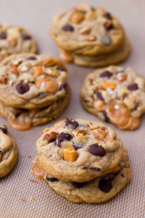 Secret Chocolate Chip Cookie Recipe, Pecan Chocolate Chip Cookies, Pecan Chocolate, Sallys Baking, Chocolate Chip Pecan Cookies, Caramel Chocolate Chip Cookies, Pecan Cookies, Salted Caramel Chocolate, Caramel Pecan