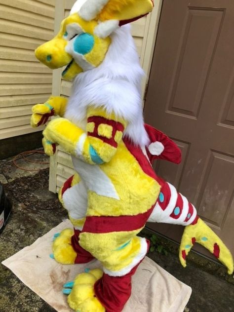 Manokit Fursuit, Sona Inspiration, Fursuit Inspiration, Fursona Ideas, Fursuit Ideas, Cool Fursuits, Dragon Puppet, Wet Felting Projects, Cosplay Diy