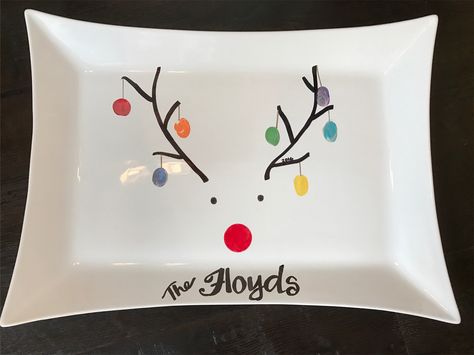 Painting Plates Ideas Diy Projects, Christmas Clay Plates, Christmas Painted Plates, Diy Christmas Plates Paint, Christmas Plates Diy Kids, Christmas Plate Painting Ideas, Christmas Plates Diy, Christmas Pottery Painting Ideas, Christmas Plate Ideas