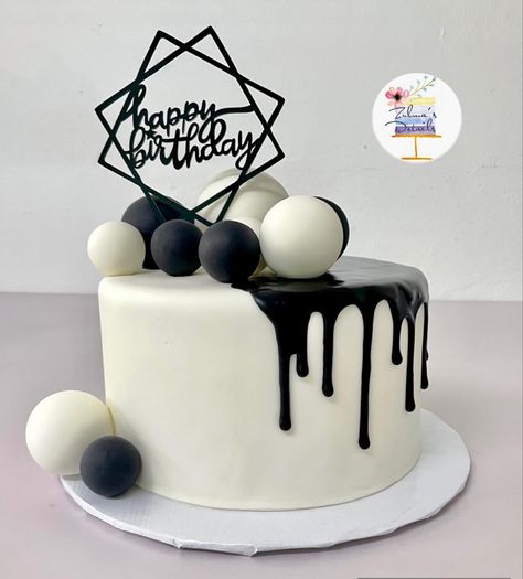 White Cake Design For Men, White Cake Black Drip, White Cake With Black Drip, Simple Cake Designs Birthday For Men, Black And White Drip Cake, Black Drip Cake, White Cake For Men, Black And White Cake Aesthetic, Simple Cake Designs For Boys