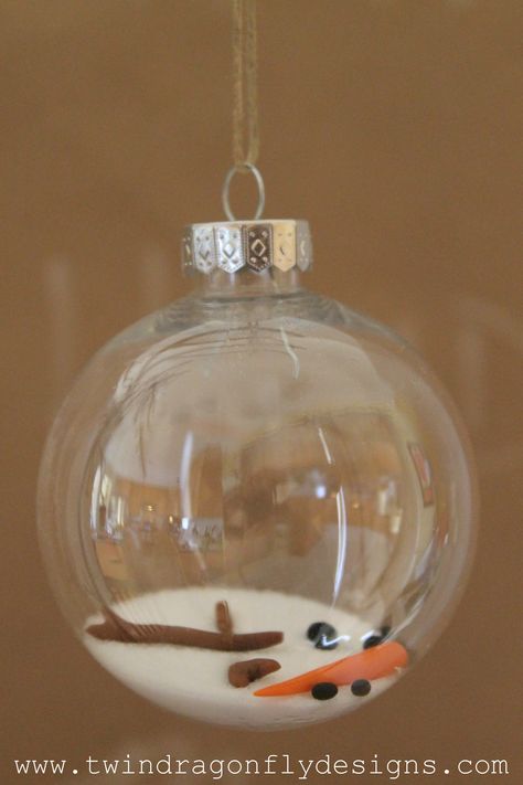 Melted Snowman Ornament, Diy Snowman Ornaments, Clear Christmas Ornaments, Melted Snowman, Diy Christmas Ornaments Easy, Clear Ornaments, Diy Snowman, Snowman Ornament, Christmas Ornaments Homemade