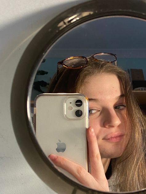 Iphone 12 Mirror Selfie, Iphone 11 Mirror Pic, Iphone 11 Mirror Selfie, Iphone 11 Pictures Taken, Iphone 11 Mirror Selfie Aesthetic, Iphone 11 White Mirror Selfie, Iphone Mirror Selfie, Iphone Beauty, Iphone Selfie