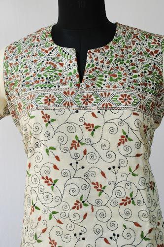 Tussar Beige Kantha Work Kurti Hand Embroidery Kurti Designs, Kantha Kurta, Hand Embroidery Kurti, Chunky Embroidery, Queen Stitch, Kantha Work Sarees, Katha Work, Kasuti Embroidery, Embroidery Kurti