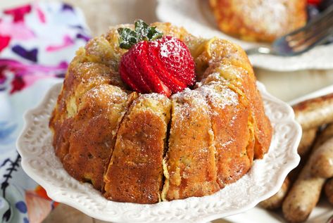 Bundt Cake French Toast Cake French Toast, French Toast Recipes, Smoked Salmon And Eggs, French Bread French Toast, Peach Muffins, Cherry Smoothie, Spiced Pear, Homemade Whipped Cream, Fruit Jam