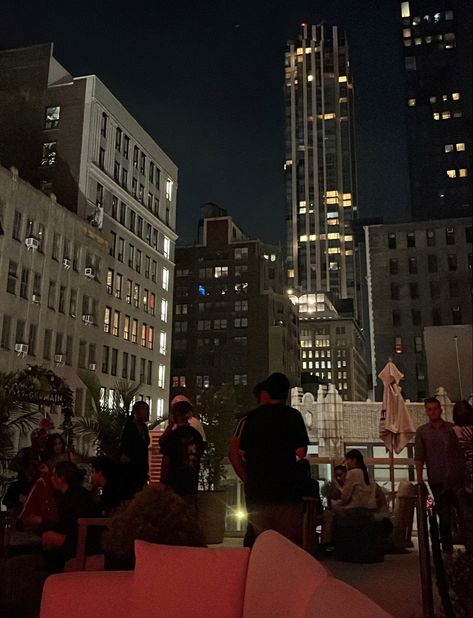 New York Rooftop Aesthetic, Rooftop Party Aesthetic, Stargazing Rooftop, Nyc Rooftop Party, New York Rooftop Night, Nyc Rooftop Aesthetic Night, Building Rooftop Night, Nyc Party, New York Rooftop