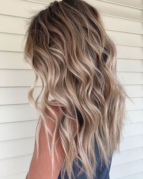 Beige Hair, Icy Blonde Hair, Bronde Hair, Hair Color Caramel, Balayage Blonde, Hair Color Pink, Trendy Hair Color, Hair Color Balayage, Feel Pretty