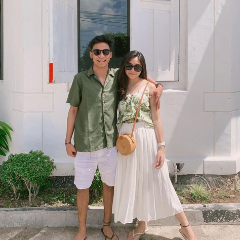 Beach Couple Outfit Ideas, Indian Summer Outfit, Vietnam Ootd, Matchy Outfit Couple, Thai Celebrity, Prenup Outfit, Bali Outfit, Kerala Trip, Beach Outfit Casual