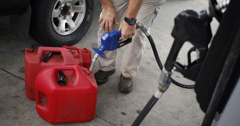 New law requires portable gas containers to add devices to protect against explosions Gas Money, Car Guide, Gas Generator, Wheel Alignment, Gas Cans, Small Tank, Gas Mileage, Gas Tank, Diy Repair