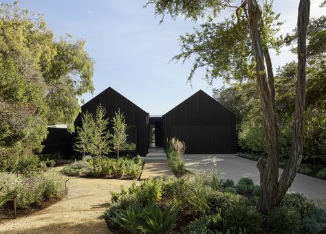 Australian Beach House, Modern Outdoor Fireplace, Farm Estate, Mount Martha, Black Houses, Contemporary Barn, Gravel Path, Est Living, Modern Ranch