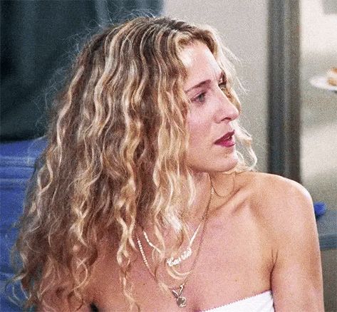 Boys Hair Highlights, Carrie Bradshaw Hair, Summer Blonde Hair, Carrie Bradshaw, Ginger Hair, Long Curly Hair, Curly Girl, Boy Hairstyles, Long Curly