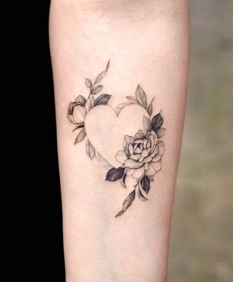 Heart Flower Tattoo, Heart Tattoos With Names, Love Heart Tattoo, Black Heart Tattoos, Heart Tattoo Wrist, Framed Tattoo, Water Tattoo, Heart Tattoos, Geniale Tattoos