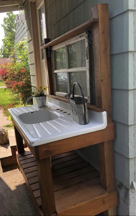 Outdoor Garden Sink Station, Garden Cleaning Station, Cast Iron Sink Repurpose, Greenhouse Sink Ideas, Diy Outdoor Sink Station, Outside Sink Ideas Backyards, Garden Sinks Outdoor Diy, Outdoor Sinks Station Backyards, Greenhouse Sink