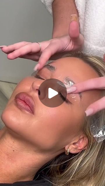 HD Brows® on Instagram: "And just like that... full, fluffy brows all thanks to HD Brows BrowSculpt 🫶🏼⁠
⁠
🎥: @sarahobrienbeauty" Brow Lamination Before And After Thick Brows, Hd Brows Before And After, Laminated Brows Before And After, Brow Lamination Before And After, Fluffy Brows, Hd Brows, Thick Brows, Brow Lamination, And Just Like That