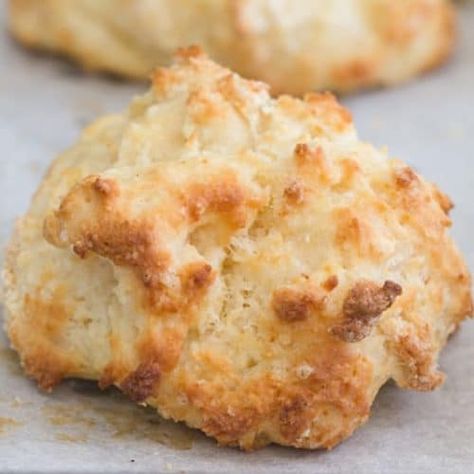 Simple Drop Biscuits - Breads and Sweets Quick Drop Biscuits Easy Recipes, Muffins With Self Rising Flour, Easy Drop Biscuit Recipe, Fluffy Blueberry Muffins, Drop Biscuit Recipe, Homemade Drop Biscuits, Easy Drop Biscuits, Rock Cakes, Drop Biscuits Recipe