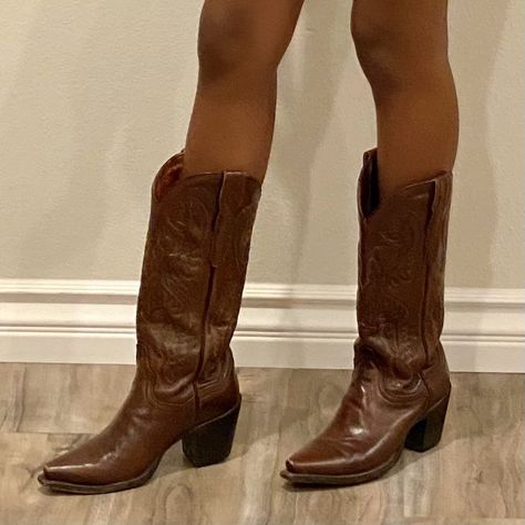 Bota Country, Brown Cowboy Boots, Looks Country, Shoe Inspo, Taylor Swift Album, Brown Aesthetic, Western Cowboy Boots, Pretty Shoes, Dream Shoes