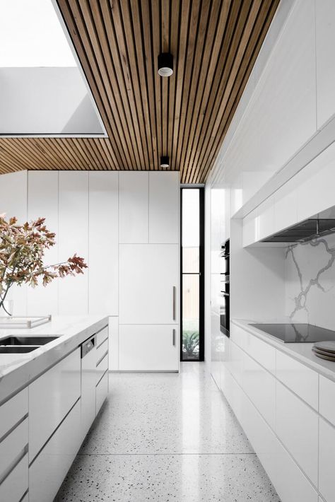 Courtyard House by Figr Architecture & Design | Interiors | est living Wooden Ceilings, Courtyard House, Design Del Prodotto, Minimalism Interior, Kitchen Interior Design, Interior Modern, Trendy Kitchen, Decor Minimalist, Counter Tops