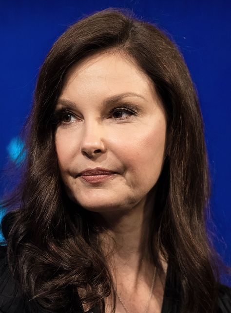 Ashley Judd, Taurus Woman, Fluid Retention, Be Natural, Gift Finder, Unique Gift Ideas, Famous Celebrities, Top Gifts, Plastic Surgery