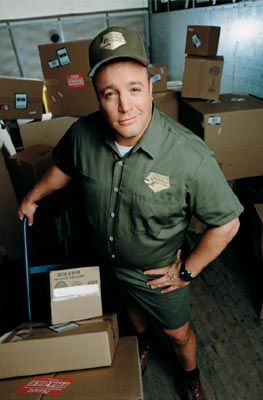 Kevin James plays a UPS employee in King of Queens Kevin James King Of Queens, Kevin James Funny Photos, Kevin James Reaction Pic, Kevin James Photoshoot, King Of Queens Tv Show, Kevin James Funny, Smirk Reaction Pic, James Meme, Kevin James