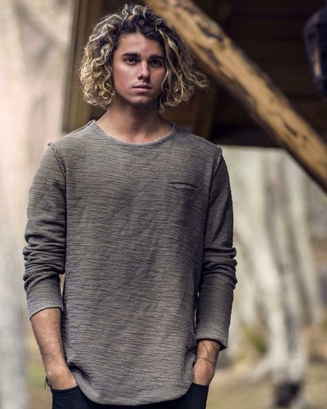 Jay Alvarez, Hair Cuts Men, Jay Alvarrez, Men's Curly Hairstyles, Long Hair Cut, Strong Men, Men Hair Color, Blonde Hair Inspiration, Blonde Boys