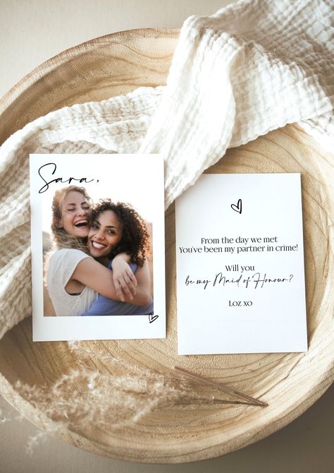 Will You Be My Maid Of Honor Box Ideas, Bridesmaid Proposal Card Messages, Will You Be My Maid Of Honor, Will You Be My Bridesmaid Card, Bridesmaid Note, Bridesmaid Package, Polaroid Card, Maid Of Honour Proposal, Bride Era