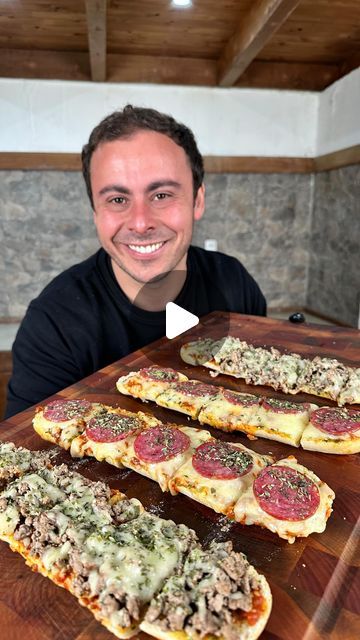 Canapes Faciles, Pizza Express, Pizza Pan, Keto Recipes Dinner, Pan Pizza, August 10, Keto Recipes, Sandwiches, Dinner Recipes