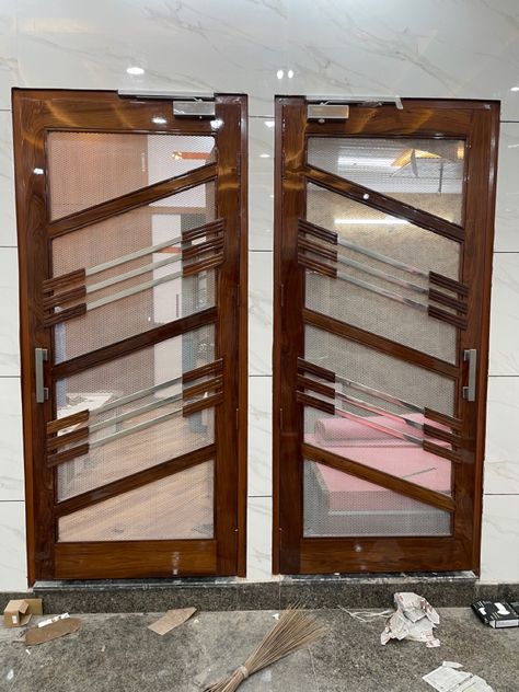 Jali Wala Double Door Wooden, Double Door Design Wood Jali, Wooden Jali Door Design Modern, Net Door Design Wooden, Jali Door Design Modern, Jali Gate, Interior Design Under Stairs, Jali Door, Latest Door Designs