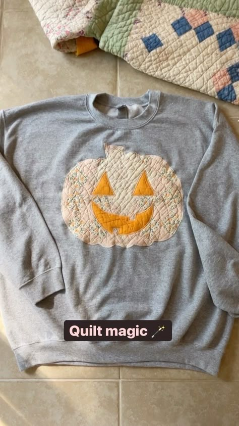 ✨SOLD!✨ Pumpkin quilt patch on a new crewneck sweatshirt 🎃 Size XL #pumpkinseason #vintagequilt #trendingreels #handmade #fallreels | Instagram Quilt Patch Sweatshirt, Quilt Sweatshirt, Pumpkin Quilt, Quilt Diy, Fall Sewing Projects, Quilt Patch, Quilt Shirt, Pumpkin Applique, Applique Sweatshirt